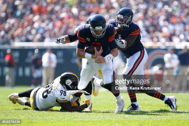 Quarterback Mike Glennon of the Chicago Bears carries the football against the Pittsburgh Steelers at Soldier Field on September 24, 2017 in Chicago,...