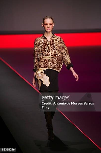 Model walks the runway at the Leonard Ready-to-Wear A/W 2009 fashion show during Paris Fashion Week at Le Carrousel du Louvre on March 9, 2009 in...