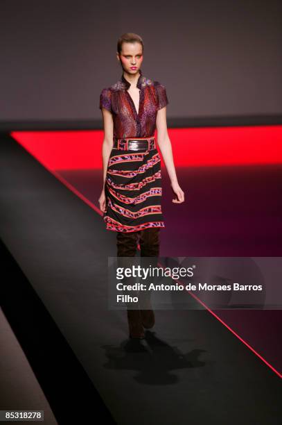 Model walks the runway at the Leonard Ready-to-Wear A/W 2009 fashion show during Paris Fashion Week at Le Carrousel du Louvre on March 9, 2009 in...