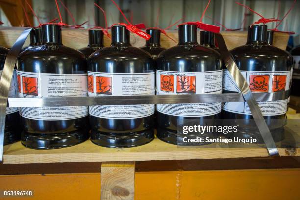 mercury containers - mercury metal stock pictures, royalty-free photos & images