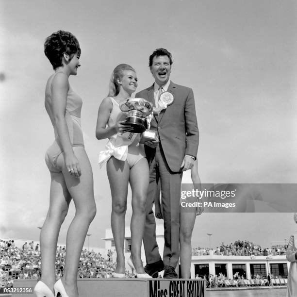 Max Bygraves with the new Miss Great Britain Yvonne Ormes of Nantwich, Cheshire, at the Super Swimming Stadium in Morecambe.