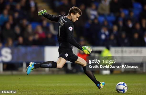 Barnsley goalkeeper Luke Steele during the Sky Bet Championship match at the Madejski Stadium, Reading.