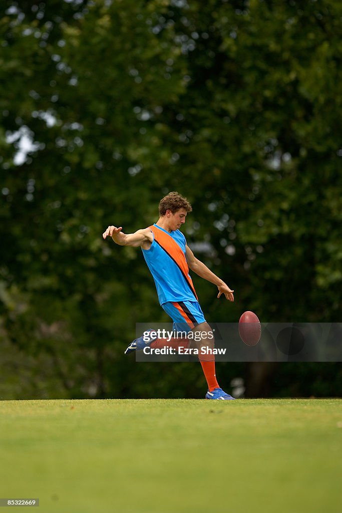 Player about to kick an Australian football