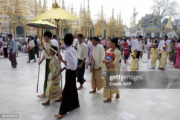 Myanmar people throng the famous Shwedagon Pagoda on the occasion of the Tabaung Full Moon Festival, in Yangon on March 10, 2009. During the...