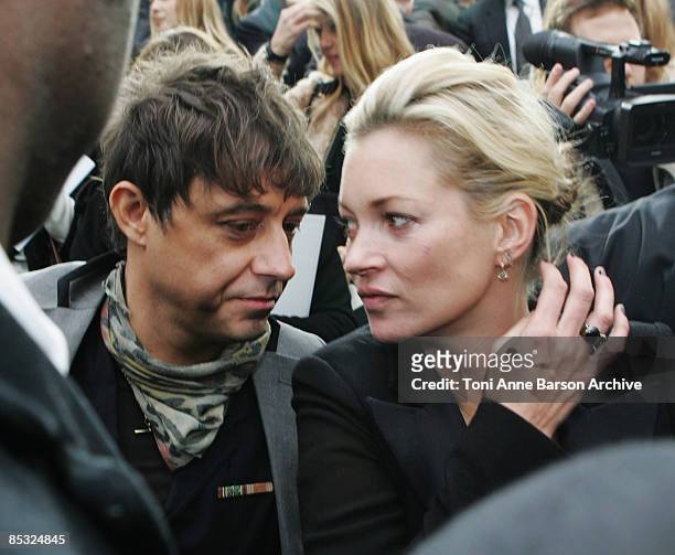 Jamie Hince and Kate Moss attend the Chanel Ready-to-Wear A/W 2009 fashion show during Paris Fashion Week at Grand Palais on March 10, 2009 in Paris,...