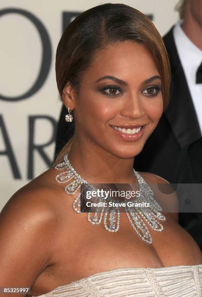 Beyonce arrives at The 66th Annual Golden Globe Awards at The Beverly Hilton Hotel on January 11, 2009 in Hollywood, California.