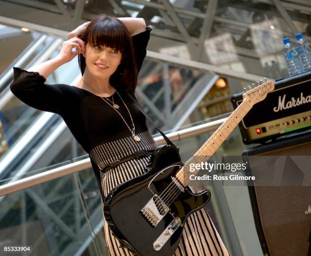 Laura Mary Carter Stock Fotos Und Bilder Getty Images laura-mary-carter-stock-fotos-und-bilder-getty-images
