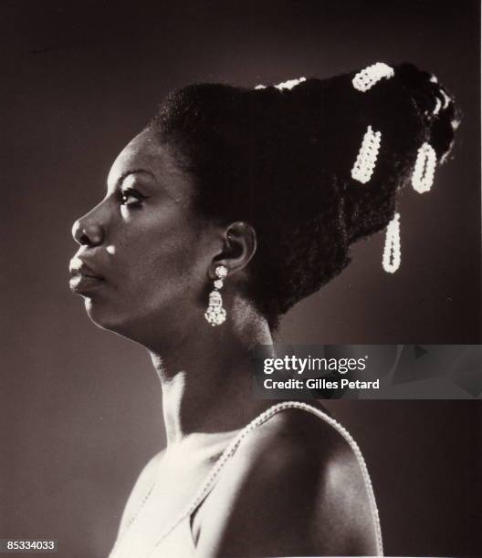 Photo of Nina SIMONE; posed, studio