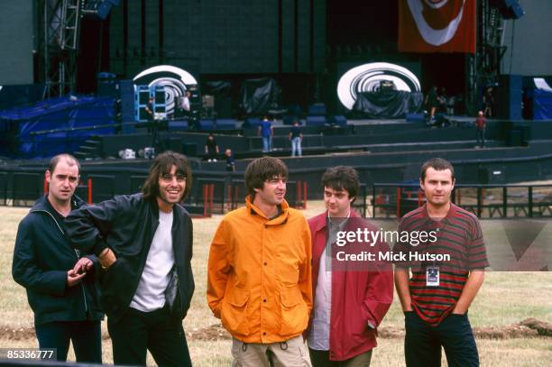 Photo of Alan WHITE and Paul Bonehead ARTHURS and Paul Guigsy McGUIGAN and Liam GALLAGHER and OASIS; Posed group shot backstage L-R Paul 'Bonehead'...