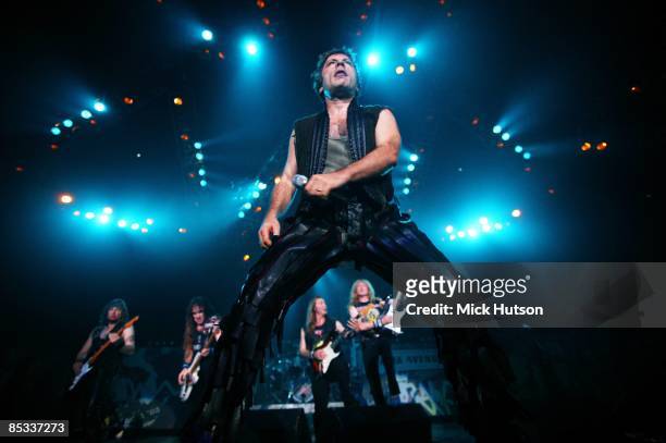 Photo of Janick GERS and Dave MURRAY and Steve HARRIS and Bruce DICKINSON and IRON MAIDEN and Adrian SMITH, Bruce Dickinson - with band behind him -...