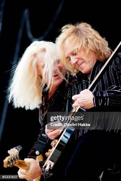 Photo of REO SPEEDWAGON and Bruce HALL and Dave AMATO, Bruce Hall and Dave Amato performing on stage