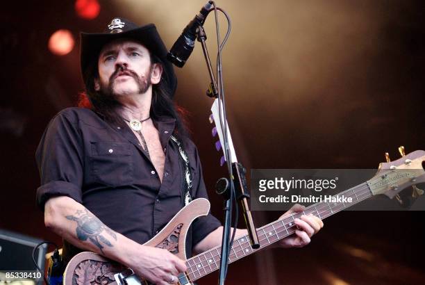 Photo of MOTORHEAD and LEMMY, Lemmy performing on stage
