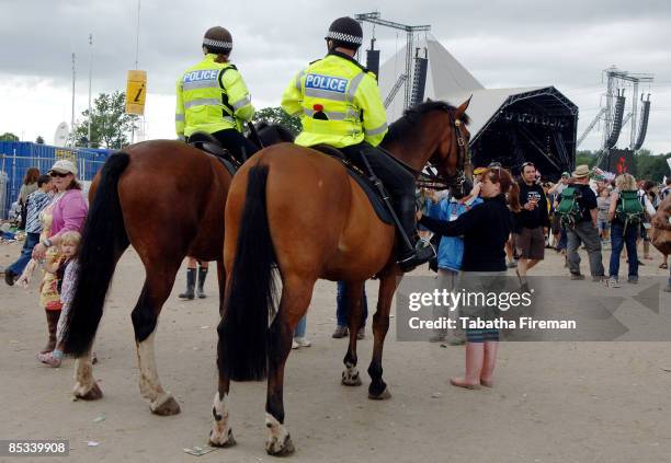 Photo of GLASTONBURY, Police on horse back, security