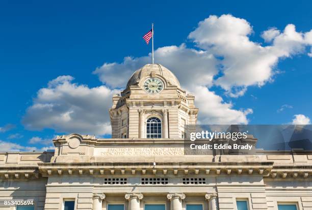 historic county courthouse - newton iowa 個照片及圖片檔