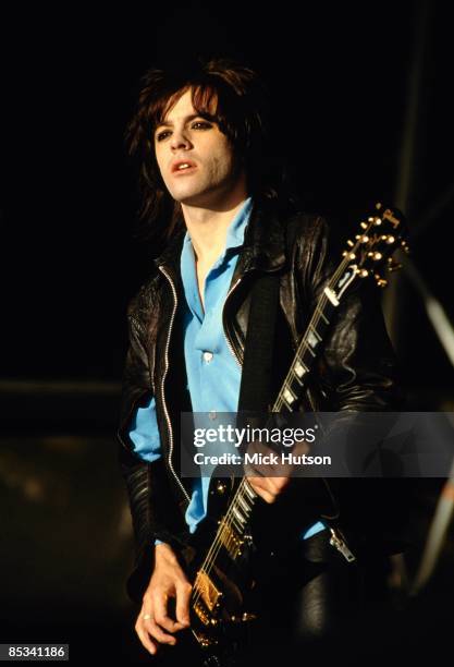 Photo of MANIC STREET PREACHERS and Richey EDWARDS, Richey Edwards performing live onstage