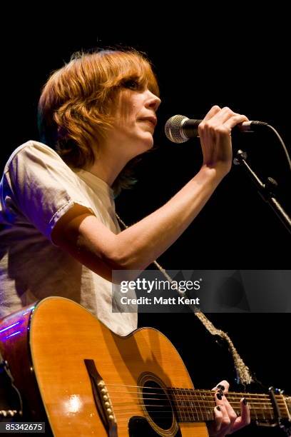 Beth Renton 431 Beth Kent Stock Photos, High-Res Pictures, and Images - Getty Images
