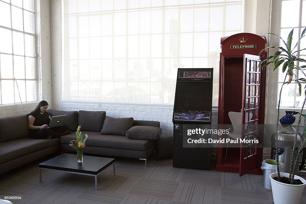 Twitter CEO Evan Williams Meets With Mayor Newsom At Company's Headquarters