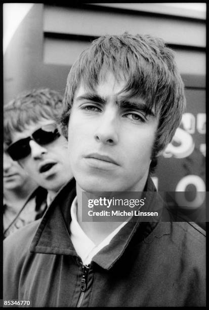 Photo of Noel GALLAGHER and OASIS and Liam GALLAGHER, L-R: Noel Gallagher, Liam Gallagher - posed