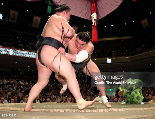 Mongolian yokozuna Harumafuji pushes ozeki Goeido out of the ring to win the tournament in the championship play-off during day fifteen of the Grand...
