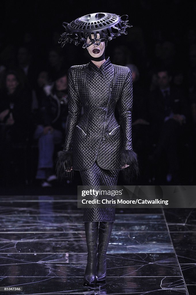 Alexander McQueen: Paris Fashion Week Ready-to-Wear A/W 09