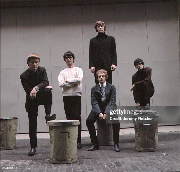 Photo of MANFRED MANN; L-R: Mike Vickers, Tom McGuinness, Mike Hugg , Paul Jones , Manfred Mann - posed, group shot