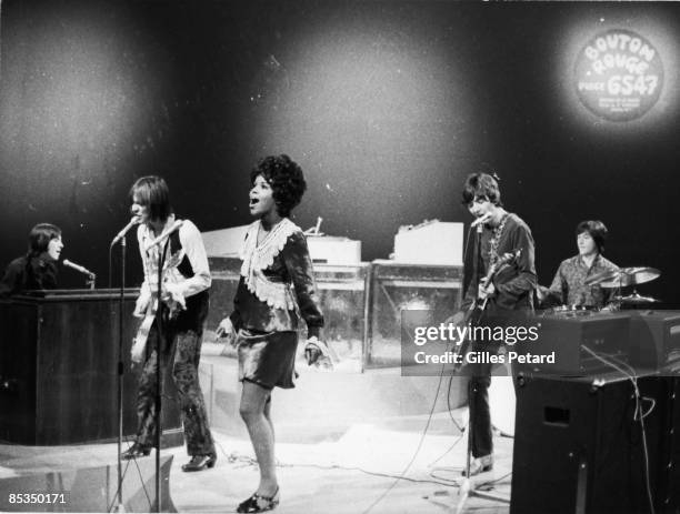 Photo of SMALL FACES and PP ARNOLD and Ian McLAGAN and Steve MARRIOTT and Ronnie LANE and Kenney JONES; L-R Ian McLagan, Steve Marriott, P.P Arnold,...