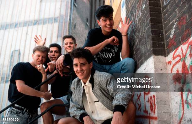 Photo of NEW KIDS ON THE BLOCK and Donnie WAHLBERG and Joey McINTYRE and Danny WOOD and Jonathan KNIGHT and Jordan KNIGHT; Posed group portrait L-R...