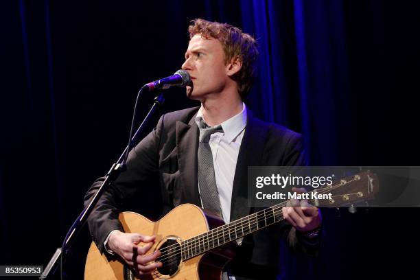 Photo of Teddy THOMPSON, Teddy Thompson performing live on stage at the War Child charity concert