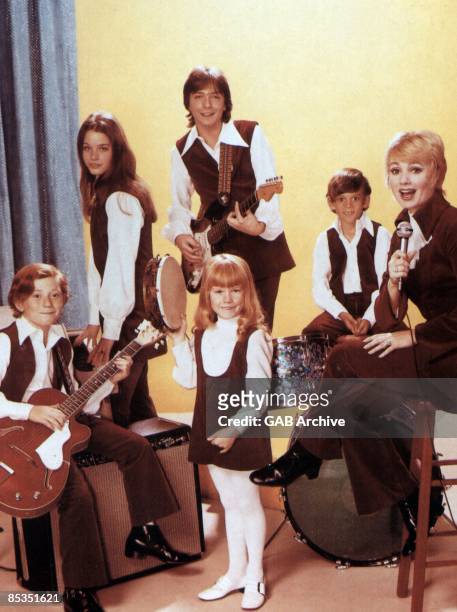 Photo of David CASSIDY and PARTRIDGE FAMILY; Group portrait -circa 1972 Danny Bonaduce, Susan Dey, David Cassidy, Brian Forster, Shirley Jones and...