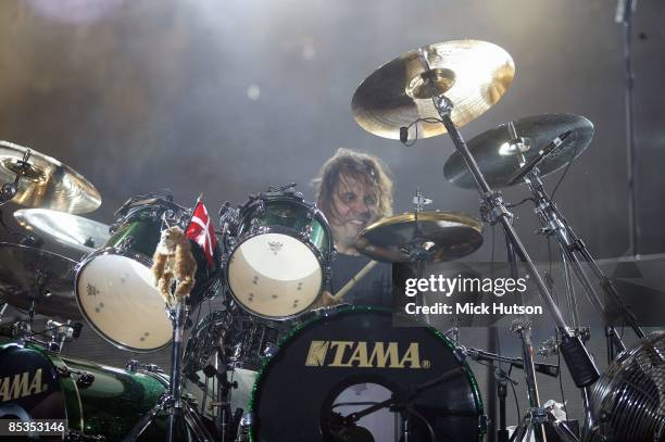 Photo of Dave LOMBARDO and METALLICA, Dave Lombardo performing live onstage
