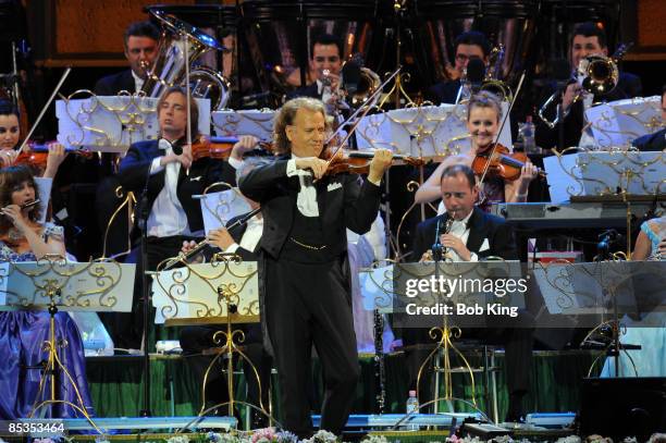 Photo of Andre RIEU, Andre Rieu performing on stage