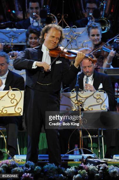 Photo of Andre RIEU, Andre Rieu performing on stage