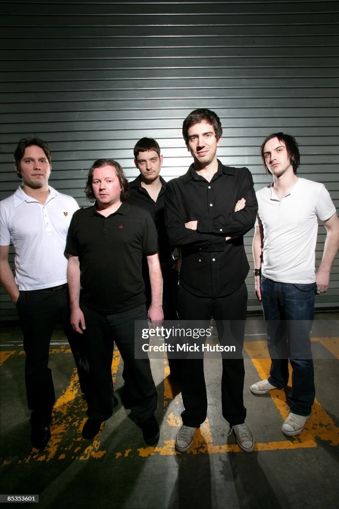 Photo of SNOW PATROL and Jonny QUINN and Tom SIMPSON and Nathan CONNOLLY and Gary LIGHTBODY and Paul WILSON