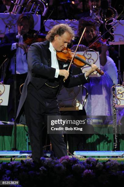 Photo of Andre RIEU, Andre Rieu performing on stage