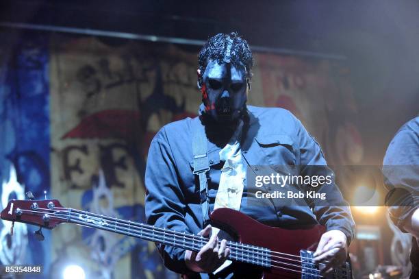 Photo of SLIPKNOT and Paul GRAY, Paul Gray performing on stage