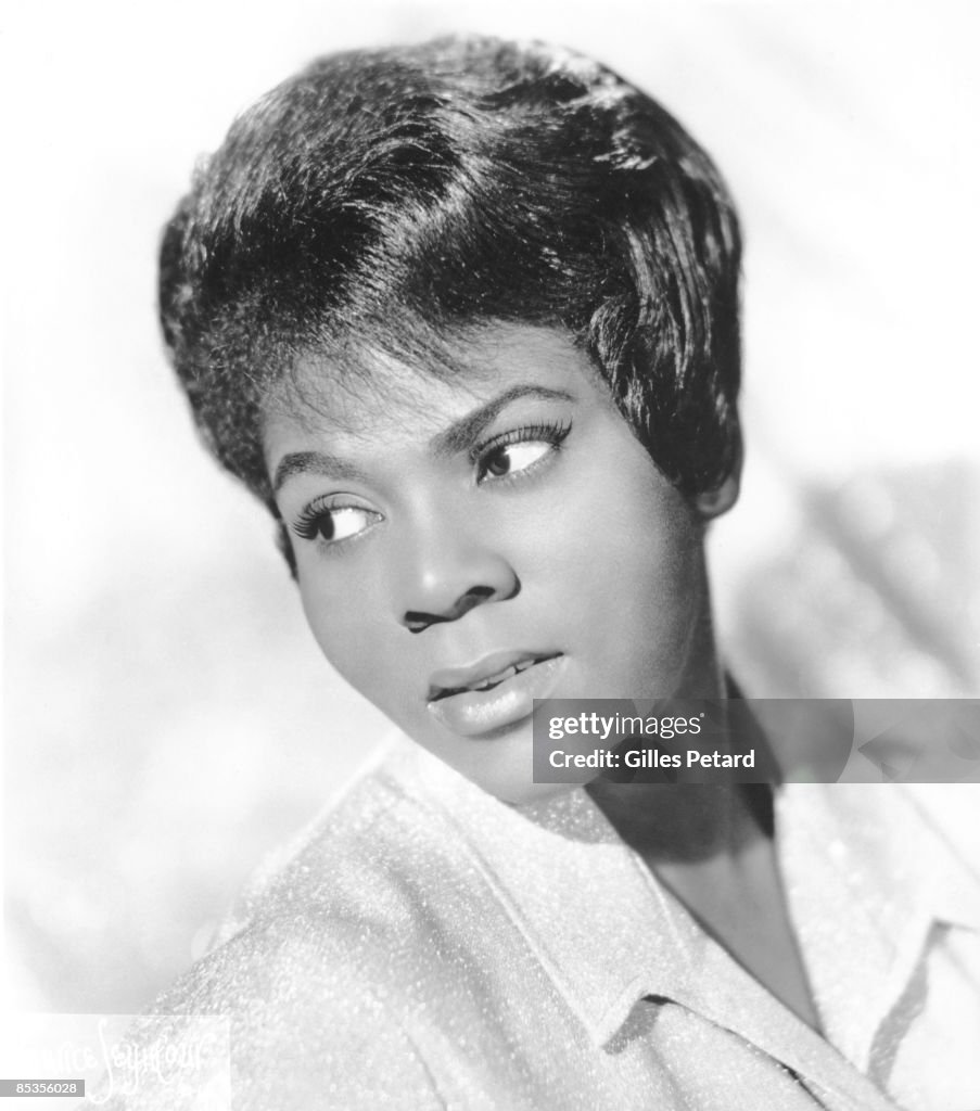 Photo of Dee Dee WARWICK; Posed studio portrait of Dee Dee Warwick News