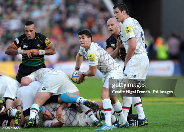 Leicester Tigers' Ben Youngs makes a pass