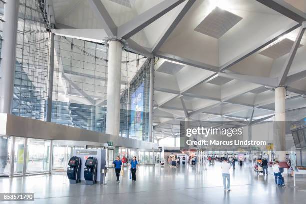 malaga - costa del sol airport - málaga stockfoto's en -beelden