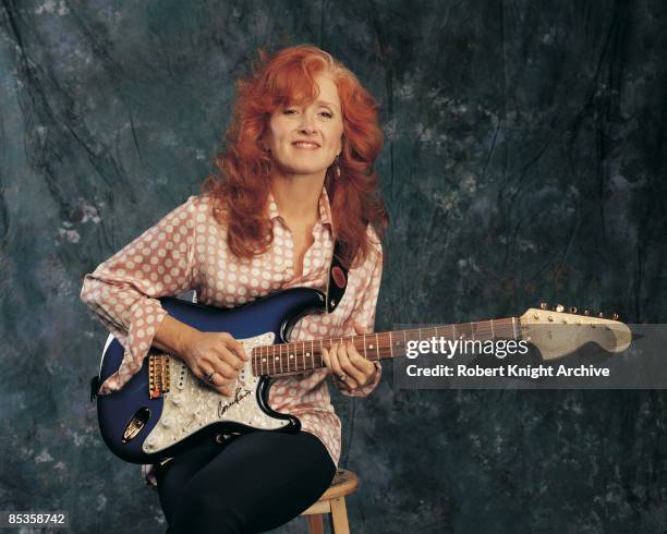 Circa 1970: Photo of Bonnie RAITT