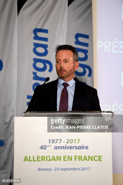 Of global pharamceutical company Allergan Brenton Saunders addresses employees at Allergan global production site, on September 25, 2017 in Pringy. -...