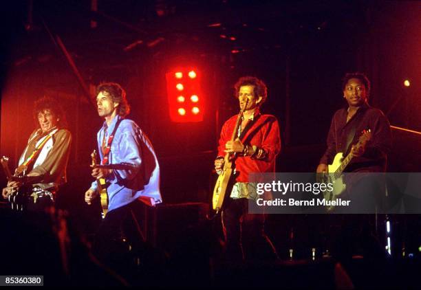 Photo of ROLLING STONES; The Rolling Stones, live in concert, Voodoo-Lounge, Europa-Tournee 1995, Ron Wood, Mick Jagger, Keith Richards, Darryl...