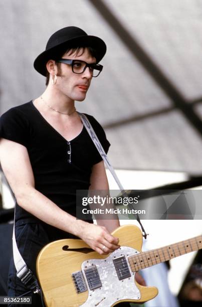 Photo of Richey EDWARDS and MANIC STREET PREACHERS; Richey Edwards performing live onstage