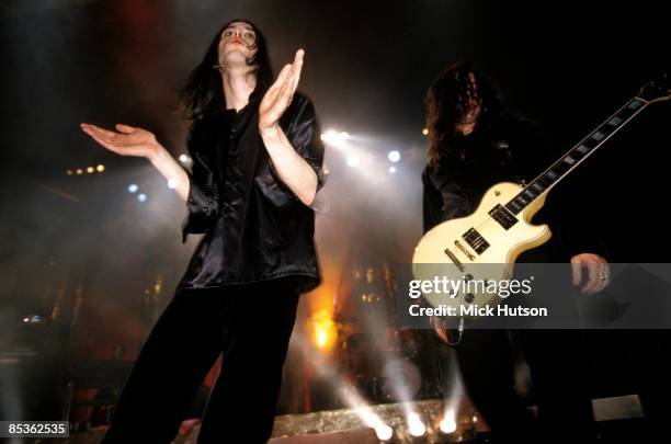 Photo of Robert YOUNG and Bobby GILLESPIE and PRIMAL SCREAM, Bobby Gillespie and Robert Throb Young performing live onstage