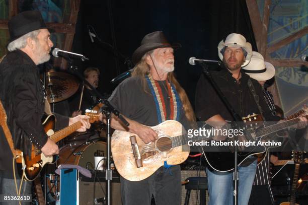 Willie Nelson Merle Haggard Photos and Premium High Res Pictures ...