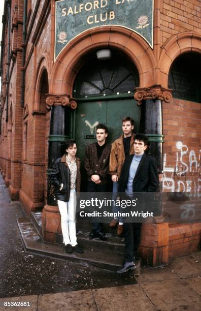 Photo of The Smiths and Andy ROURKE and Johnny MARR and Mike JOYCE and MORRISSEY; L-R: Johnny Marr, Morrissey, Andy Rourke, Mike Joyce - posed, group...