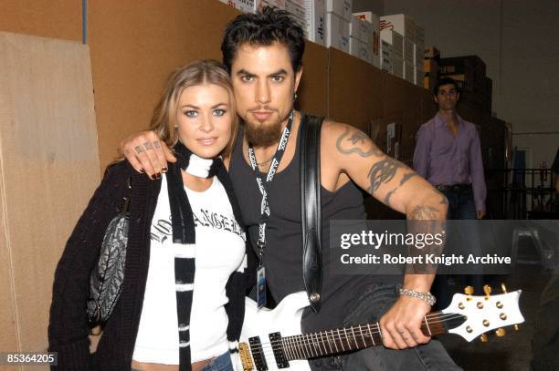 Photo of Dave NAVARRO; w/ Carmen Electra