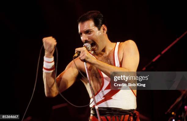 Photo of Freddie MERCURY and QUEEN; Freddie Mercury performing live on stage