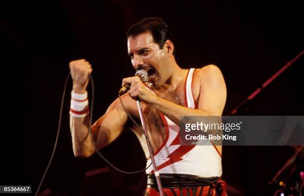 Photo of Freddie MERCURY and QUEEN; Freddie Mercury performing live on stage