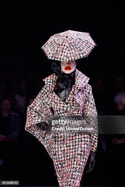 Model walks the runway at the Alexander McQueen Ready-to-Wear A/W 2009 fashion show during Paris Fashion Week at POPB on March 10, 2009 in Paris,...