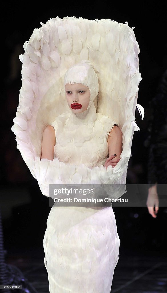 Alexander McQueen: Paris Fashion Week Ready-to-Wear A/W 09